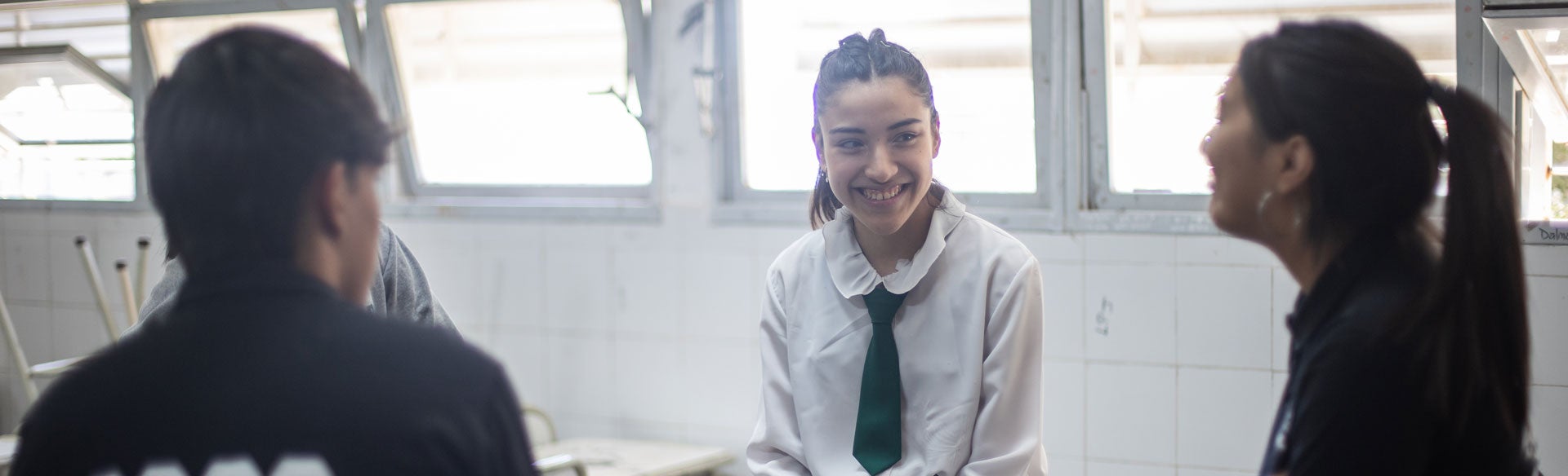 grupo de jovenes en la escuela o centro de salud
