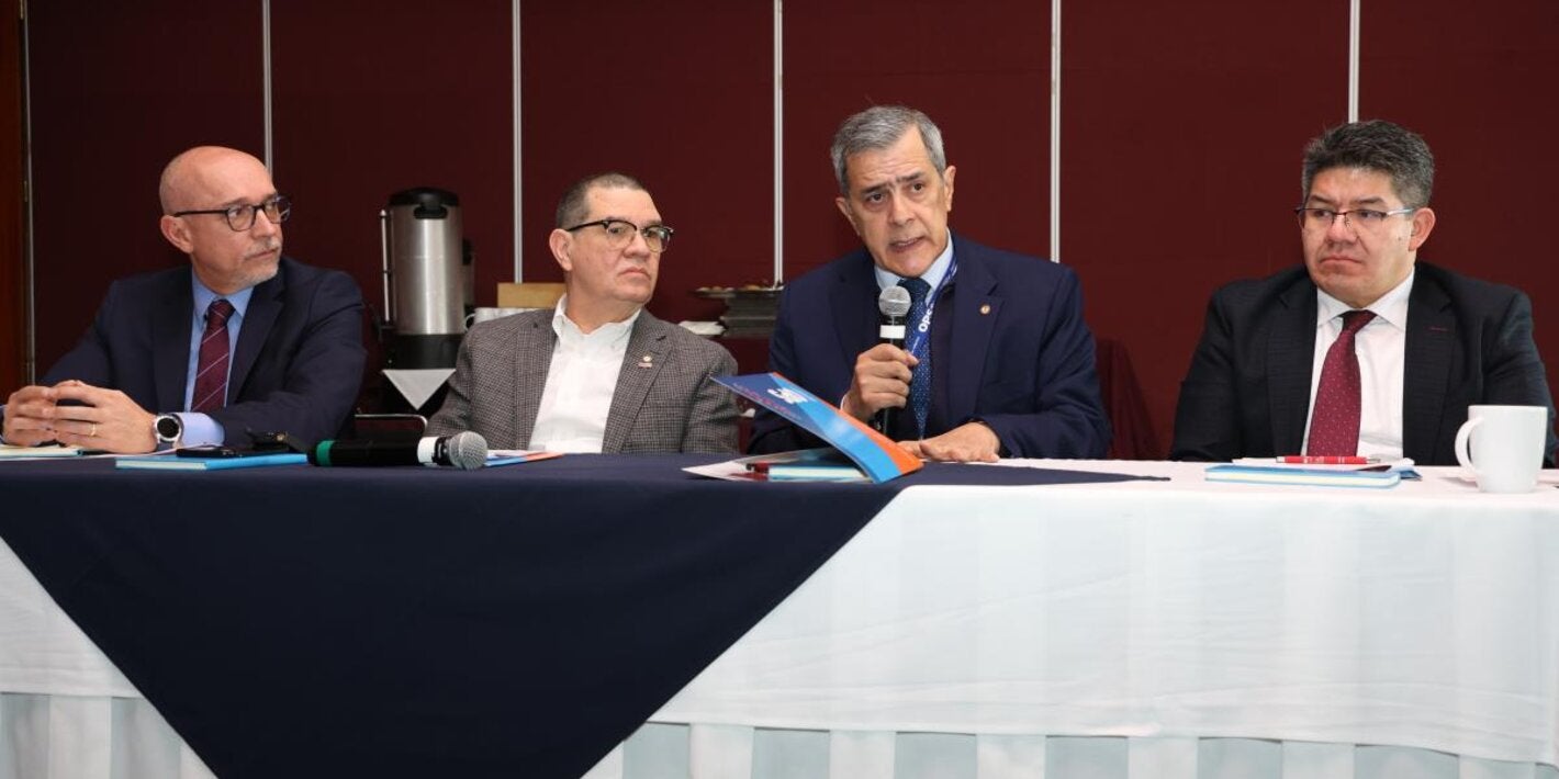 El director del CENAPRECE, el representante de la OPS/OMS en México y otros participantes de la inauguración del taller regional de Hearts en México